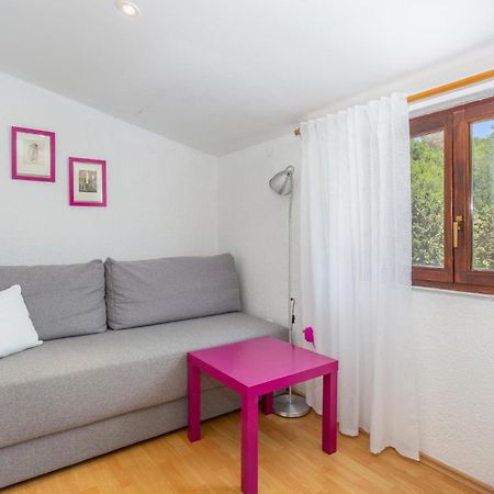 Beautiful Apartment In Omisalj With Kitchen Esterno foto