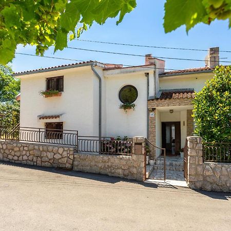 Beautiful Apartment In Omisalj With Kitchen Esterno foto