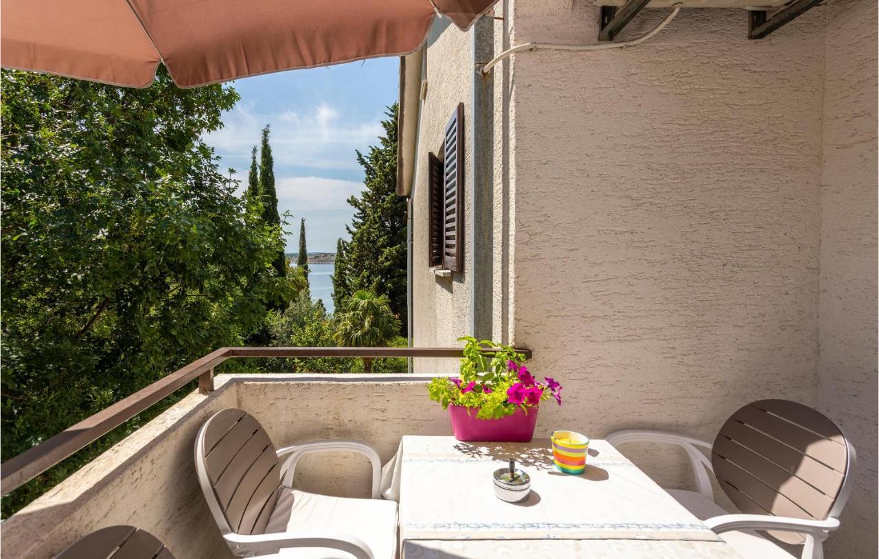 Beautiful Apartment In Omisalj With Kitchen Esterno foto
