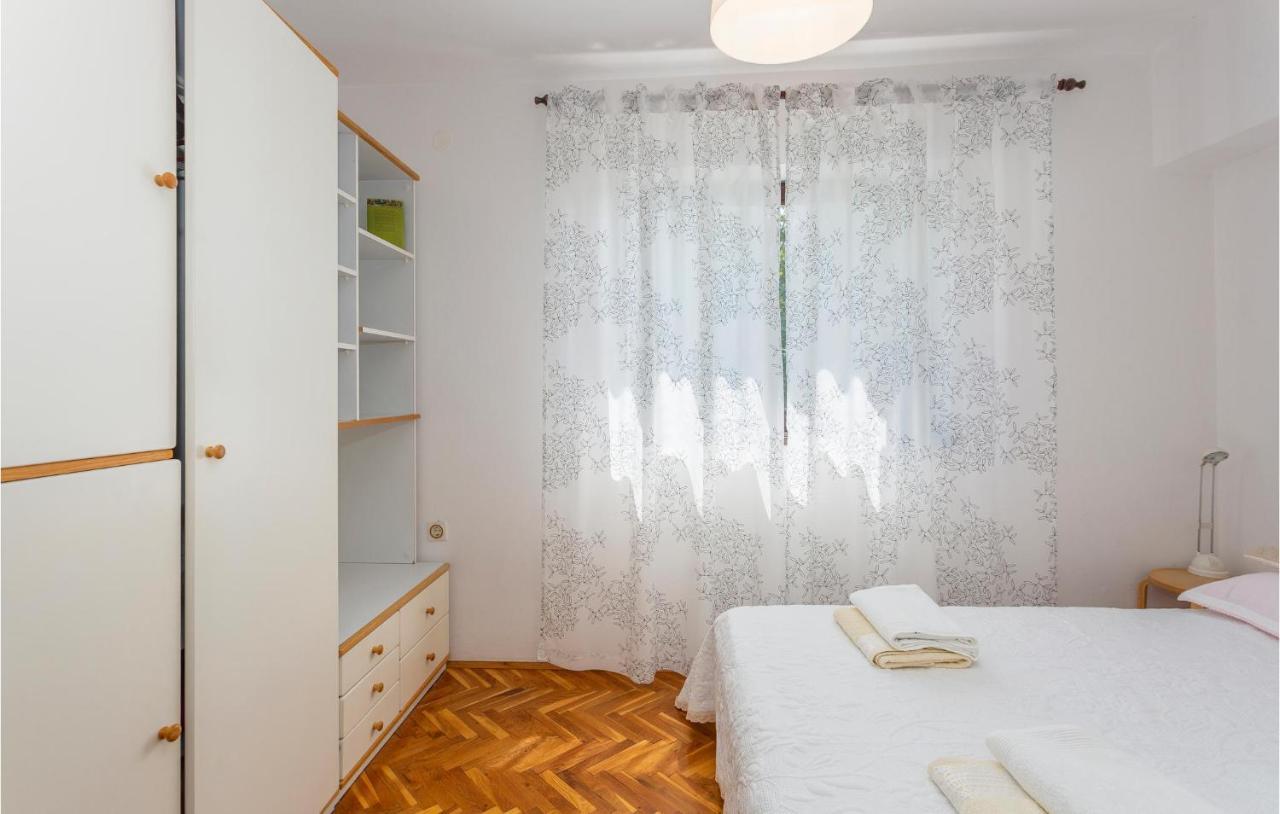 Beautiful Apartment In Omisalj With Kitchen Esterno foto