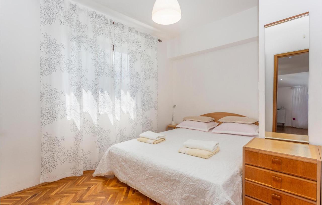 Beautiful Apartment In Omisalj With Kitchen Esterno foto