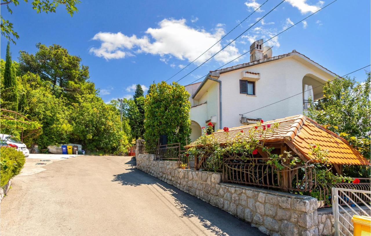 Beautiful Apartment In Omisalj With Kitchen Esterno foto