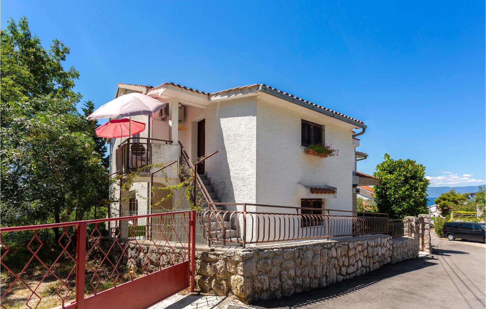 Beautiful Apartment In Omisalj With Kitchen Esterno foto